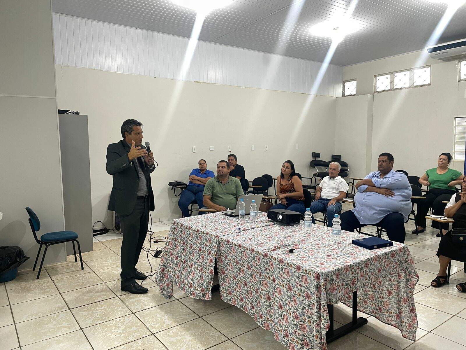 O lançamento contou com a presença do Delegado da Receita Federal de Campo Grande-MS, Zumilson Custódio da Silva, que ministrou uma palestra sobre o tema/ Foto: Costa Leste News